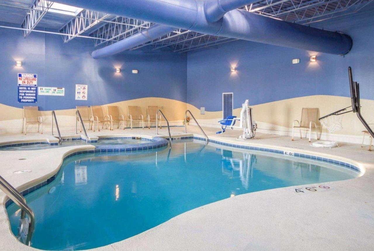 Econo Lodge Sheboygan Esterno foto