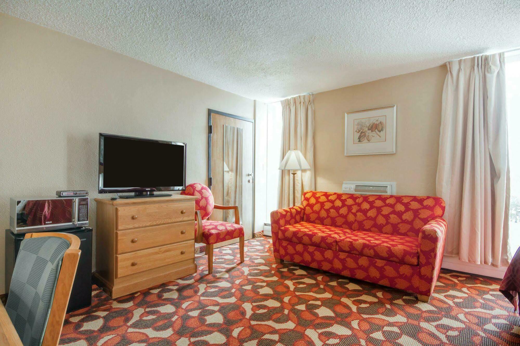 Econo Lodge Sheboygan Esterno foto
