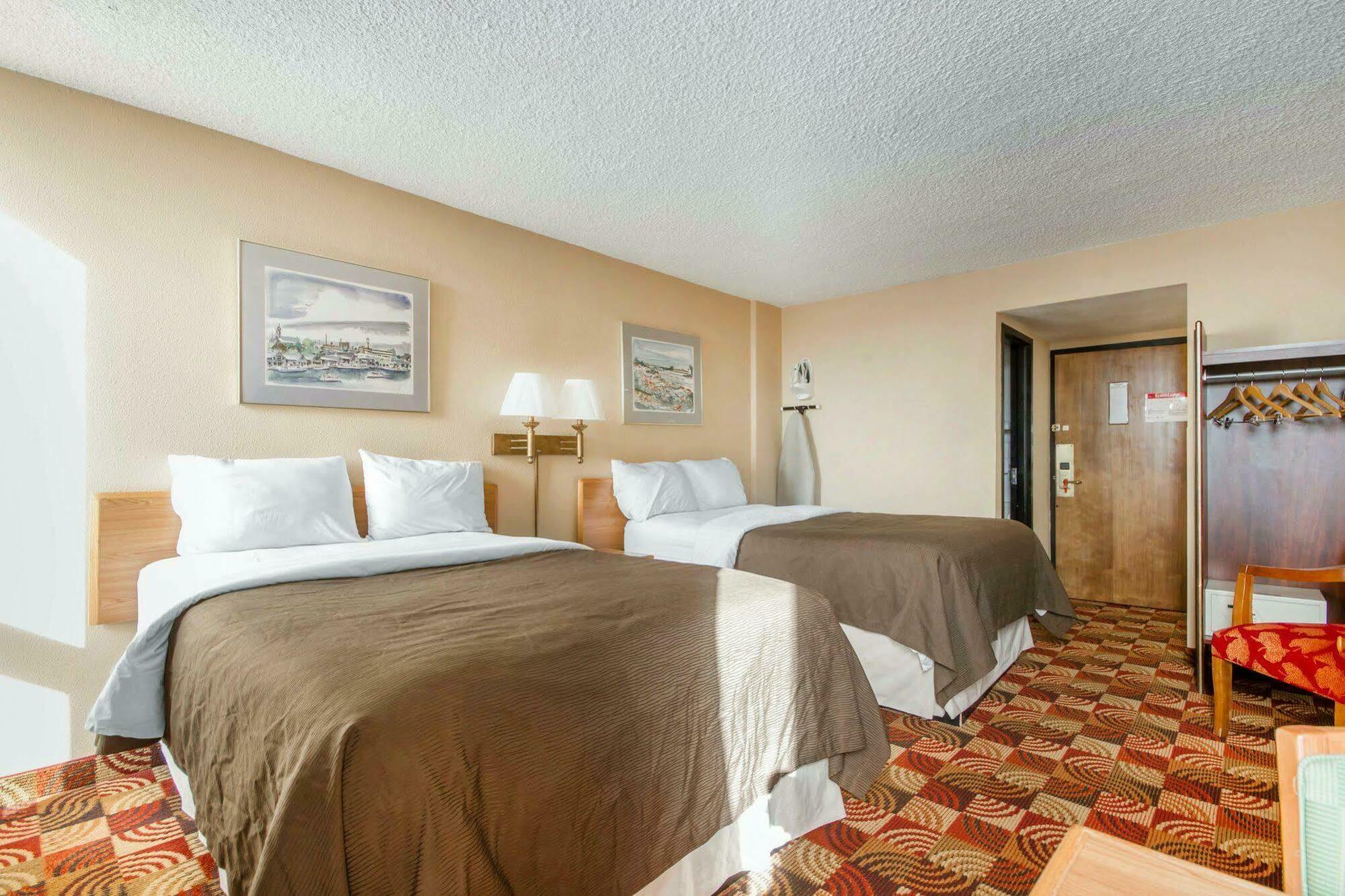 Econo Lodge Sheboygan Esterno foto